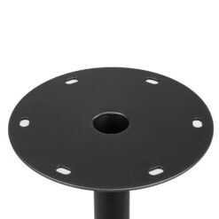 Moderner Couchtisch mit einer runden Holzplatte auf einem mattschwarzen Metall-Tischgestell mit geriffelter Oberfläche. Minimalistisches und stilvolles Design für Wohnräume