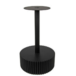 Schwarzes Metall-Tischgestell in Small, mit geriffelter Struktur und pulverbeschichtetem Finish, Durchmesser 30 cm, Höhe 49,5 cm. Modern und langlebig, ideal für kompakte Tischlösungen.