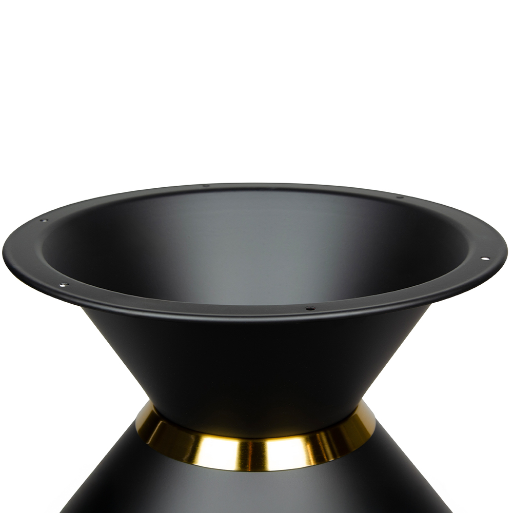 Schwarzes, mattes Metall-Tischgestell in der Größe Small, mit einem zeitlosen Design und einem goldenen Zier-Ring. Robust und vielseitig einsetzbar, ideal für runde Tischplatten. Mit Anti-Rutsch-Gummifüßen zum Schutz des Bodens.