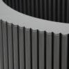 Top-Down-Ansicht des schwarzen Metall-Tischgestells in Small, mit einem Durchmesser von 30 cm und einer Höhe von 49,5 cm, zeigt die stilvolle Riffelstruktur und das minimalistische Design