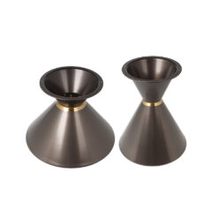 Größenübersicht: Small und Big Darstellung der beiden Größenoptionen des Metall-Tischgestells mit Maßangaben für flexible Gestaltungsmöglichkeiten. braun Metall-Tischgestell (Small Big)