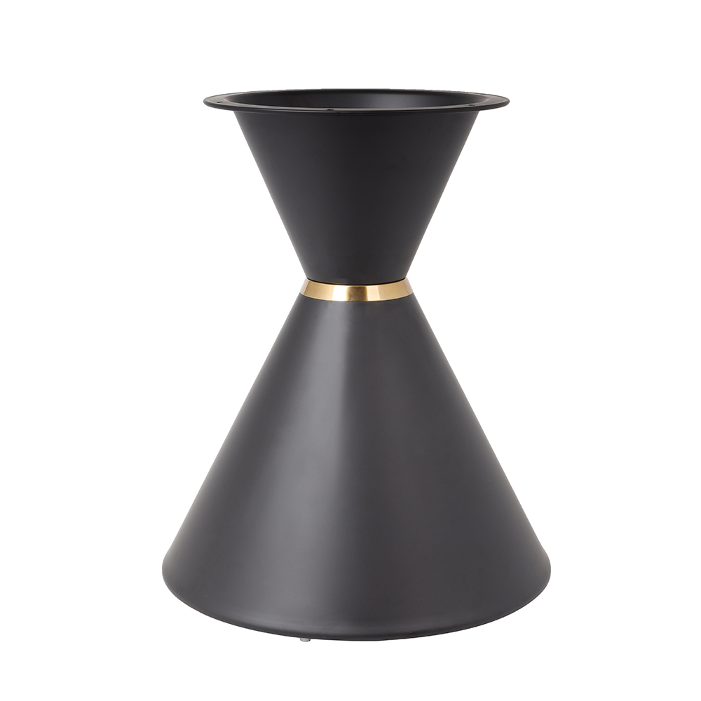 Schwarz-Mattes Metall-Tischgestell (Small) Elegantes, matt-schwarzes Tischgestell in der Größe Small mit rutschfesten Gummifüßen und schlichtem, robustem Design, perfekt für moderne Wohn- und Büroräume.