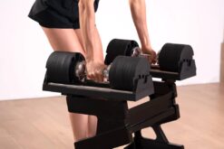 11. Die Hanteln in Aktion – auf dem Ständer, ideal für gezieltes Kraft- und Ausdauertraining.