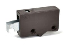 Montagebeispiel eines Schrankaufhängers – Anwendung in einem Hängeschrank