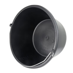 Baueimer 12 Liter im Einsatz auf der Baustelle zum Mischen von Mörtel