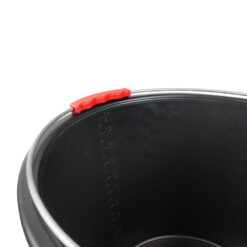 Schwarzer Baueimer 20 Liter mit Griffmulden und rotem Bügel