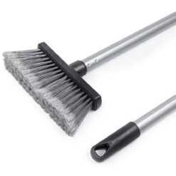 Integrierte Aufhängeöse am Stiel für platzsparende Wandmontage