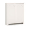 Modernes Highboard Arco 2D in Kaschmir-Beige mit eleganten Bogenfräsungen auf den Türen.