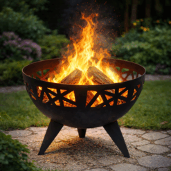 Gemütliche Gartenatmosphäre durch die moderne 3D Feuerschale beim Camping.