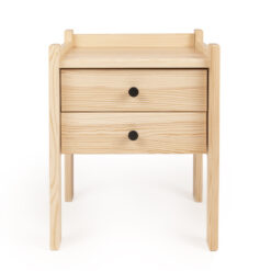 Nachttisch aus Holz im skandinavischen Stil