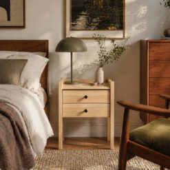 Nachttisch Massivholz mit 2 Schubladen Frontansicht