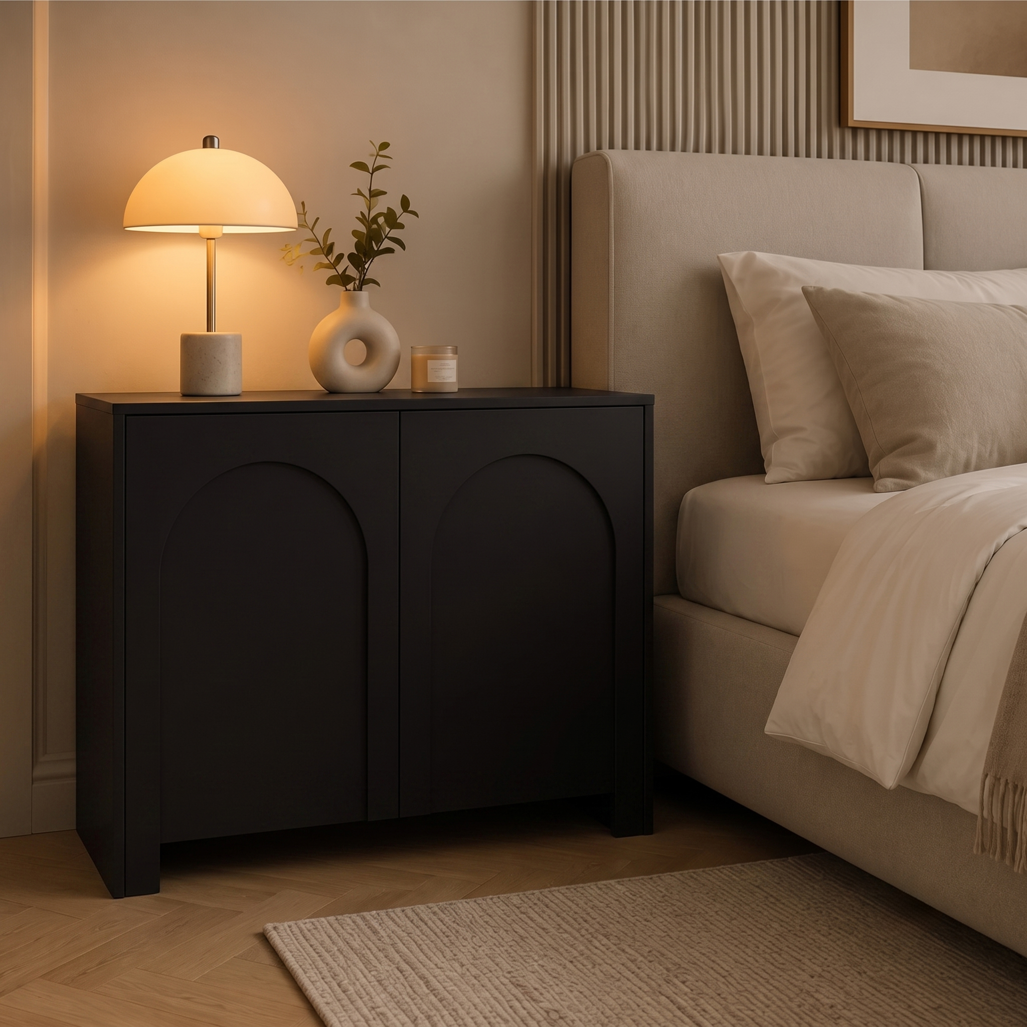 Schwarzes Sideboard Vento mit zwei Drehtüren, perfekt als Flurkommode geeignet.