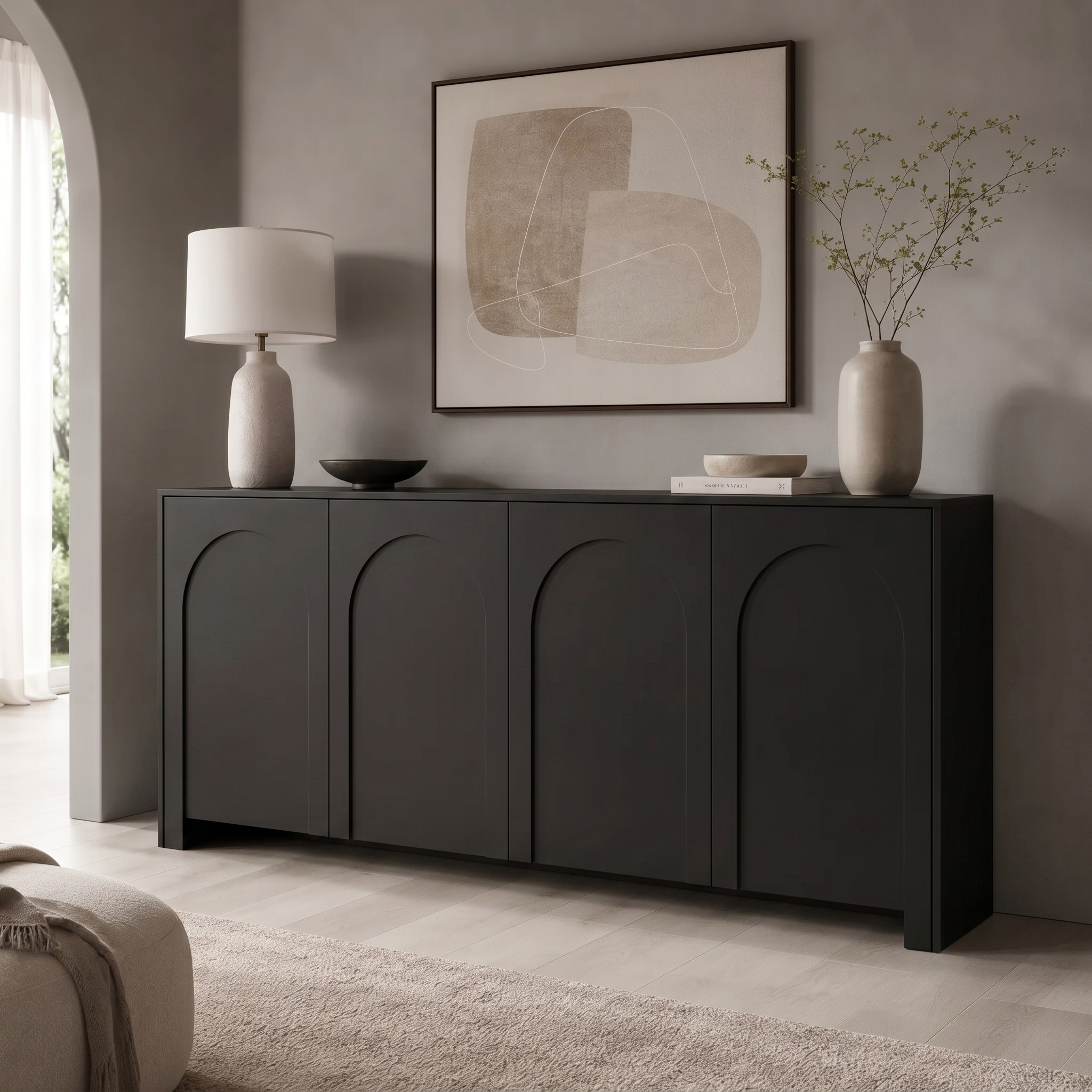 Schwarzes Sideboard Vento als minimalistisches Möbelstück in einem Industrial-Style Raum.